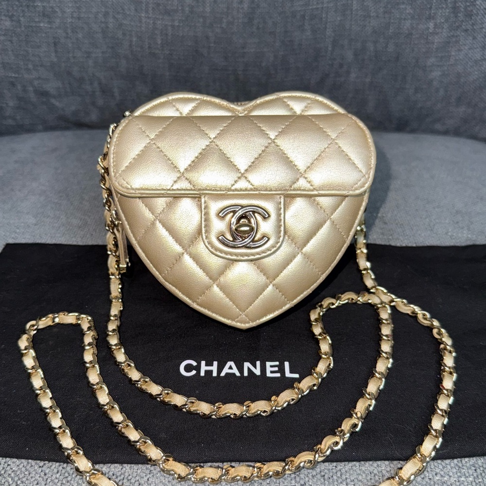 CHANEL mini heart flap bag lambskin crossbody - Picture 2 of 14